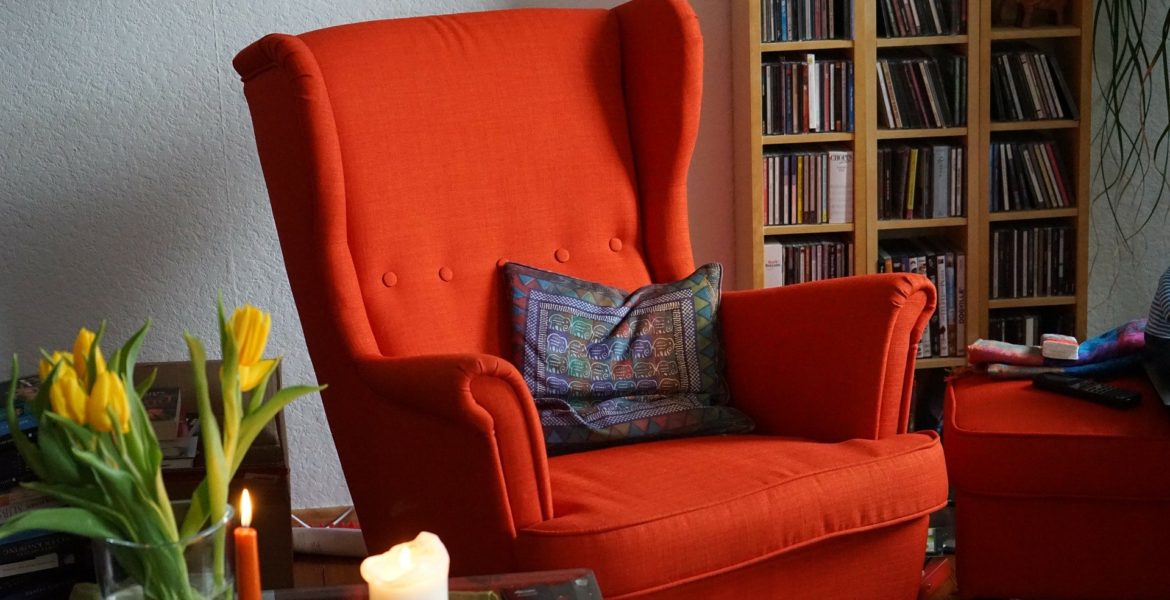 Fotel czerwony z poduszką
