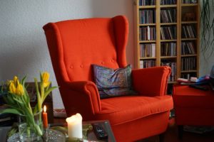 Fotel czerwony z poduszką